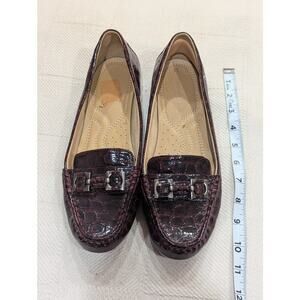 Burgundy/brown comfortable faux alligator loafers by the Naturalizer size 10M